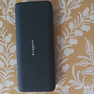 Givenchy Paris glasses sunglasses case with cleaning cloth 😎